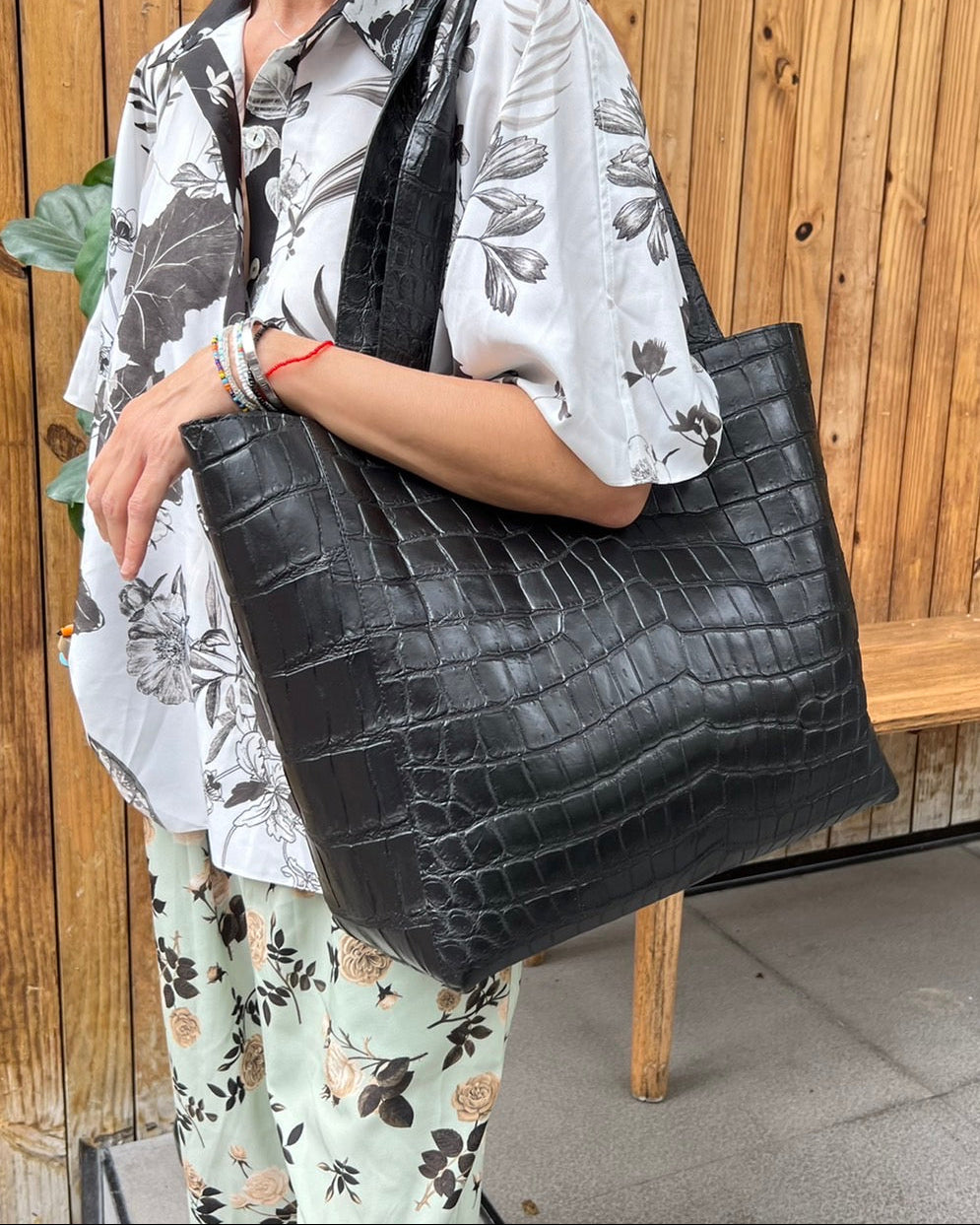 LENA L 手提包：黑巧克力